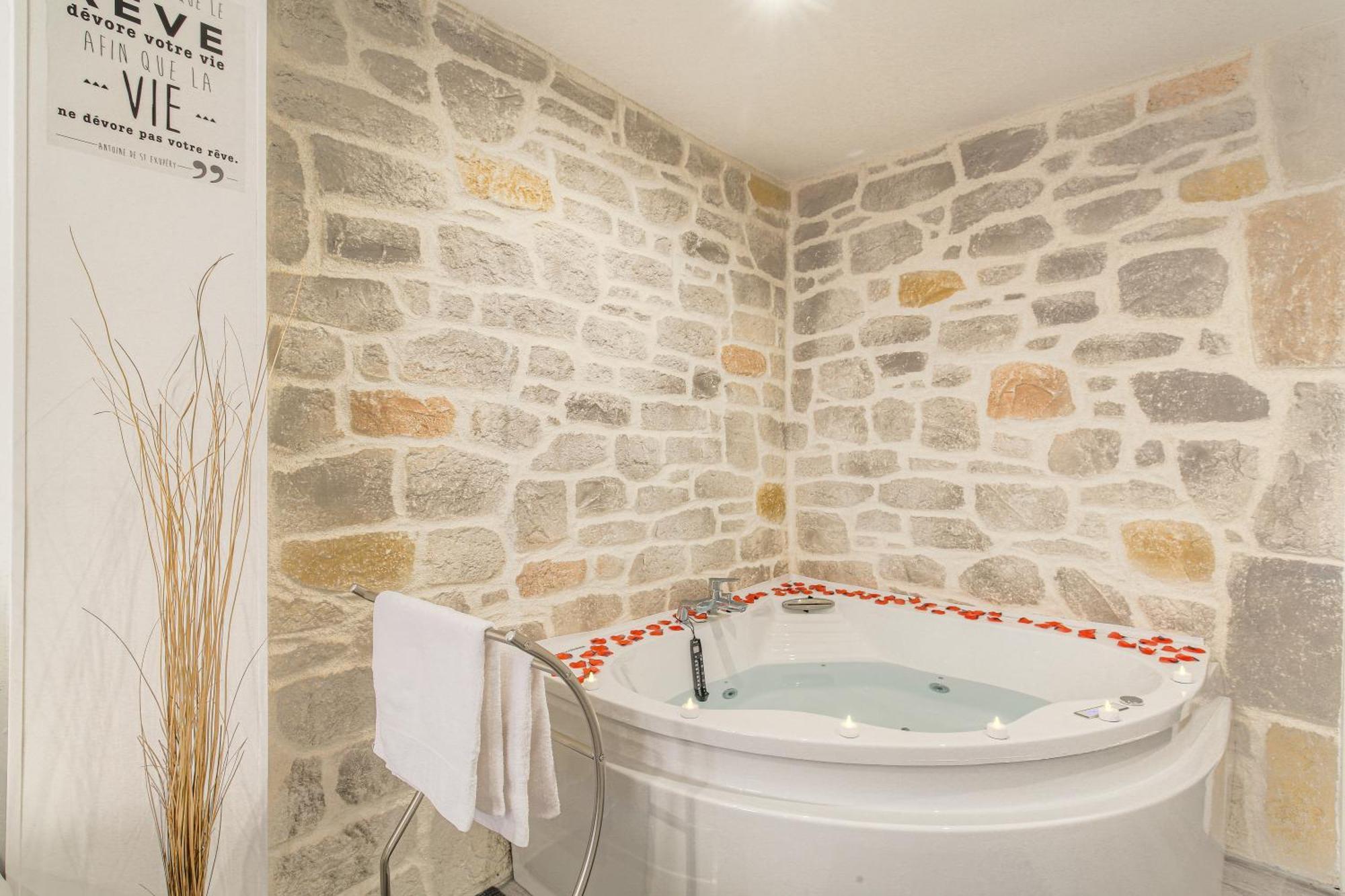 La Suite Neuvilloise Neuville-sur-Saône Exterior foto